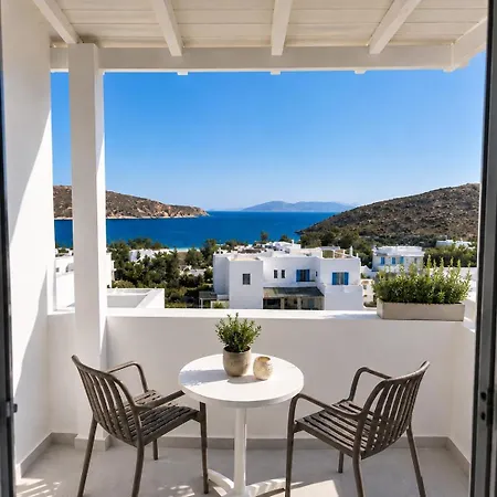 Danа̃e Sun&sea * Livadi (Serifos)